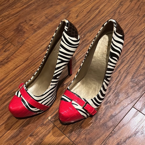 Red and zebra ๐ฆ striped Y2K heels - Picture 4 of 4